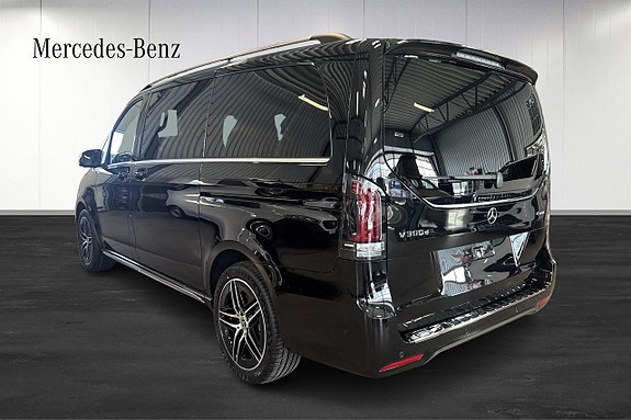 Mercedes-Benz V300 3 of 5