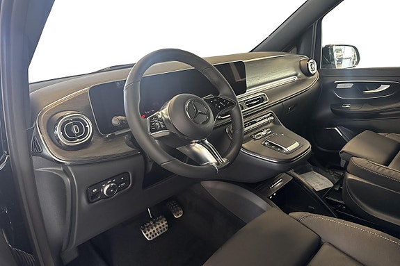 Mercedes-Benz V300 6 of 20