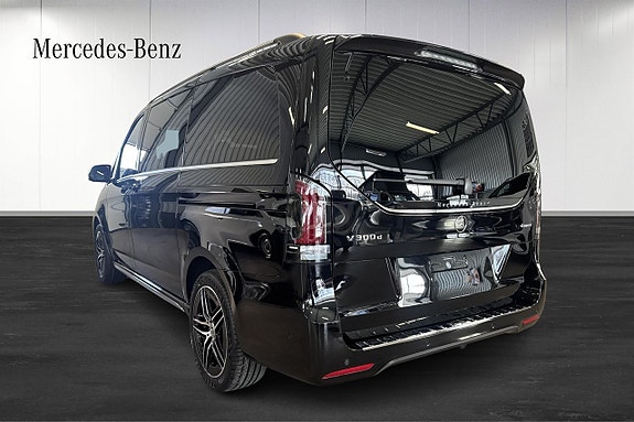 Mercedes-Benz V300 2 of 5