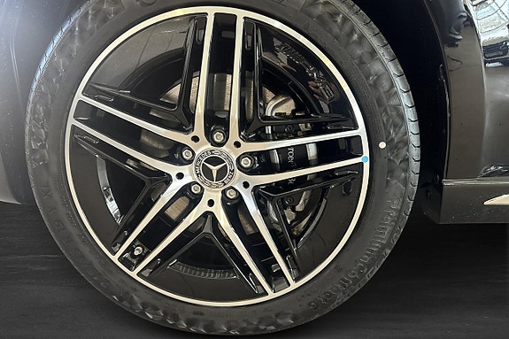 Mercedes-Benz V300 5 of 5