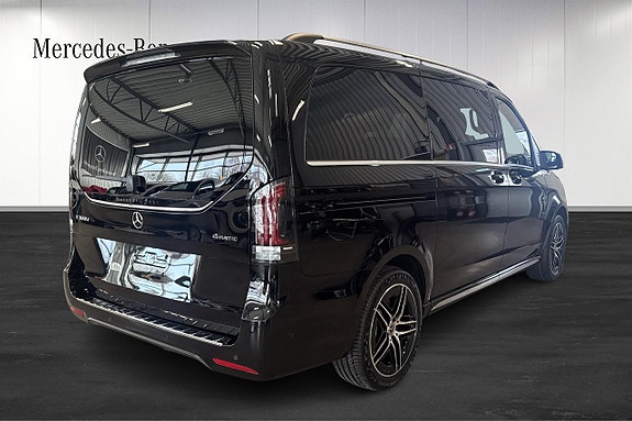 Mercedes-Benz V300 4 of 5