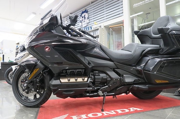 Honda GL1800 Goldwing Tour DCT  1 Svart i lager 2 of 6