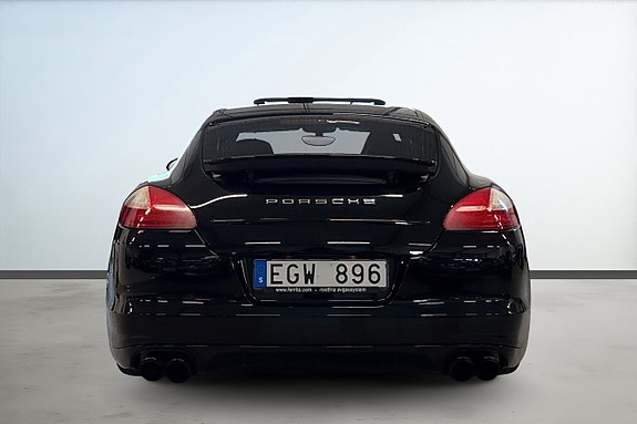 Porsche Panamera 4S 4 of 5