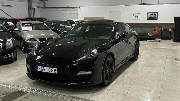 Porsche Panamera 4S 4 of 5