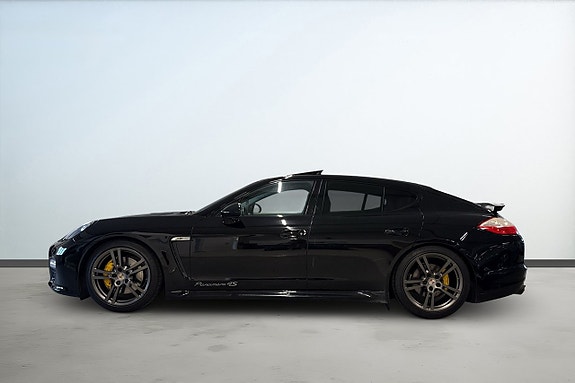 Porsche Panamera 4S 2 of 5