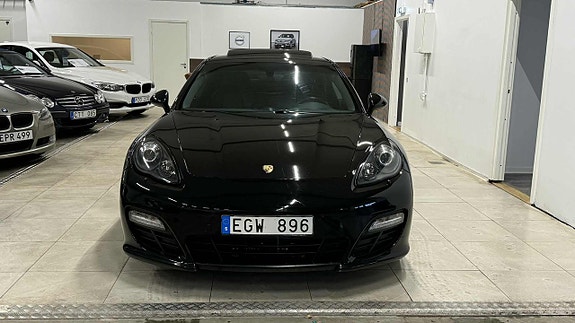 Porsche Panamera 4S 3 of 5