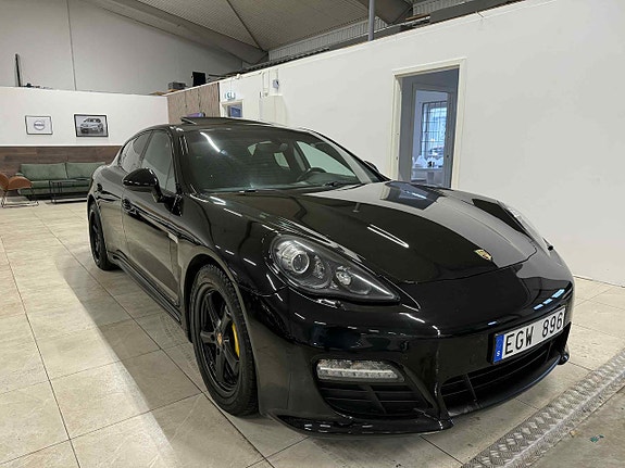Porsche Panamera 4S 2 of 5