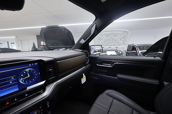 Chevrolet Silverado EV 21 of 27