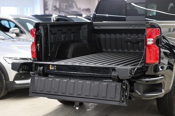 Chevrolet Silverado EV 11 of 27