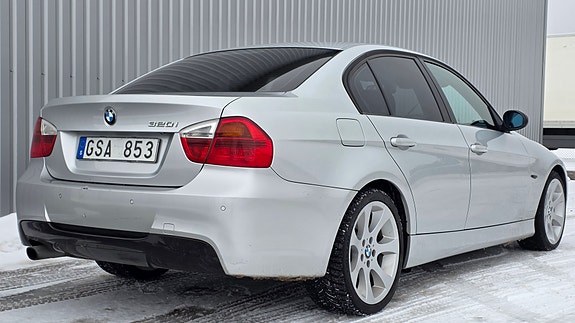 BMW 320i 3 of 5