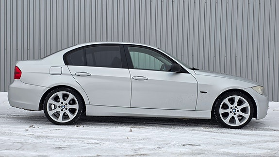 BMW 320i 2 of 5