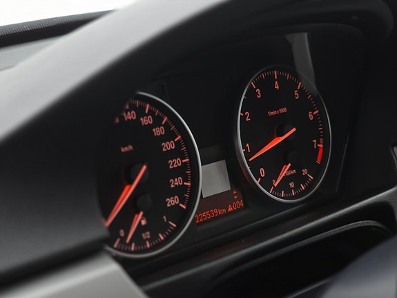 BMW 320i 5 of 5