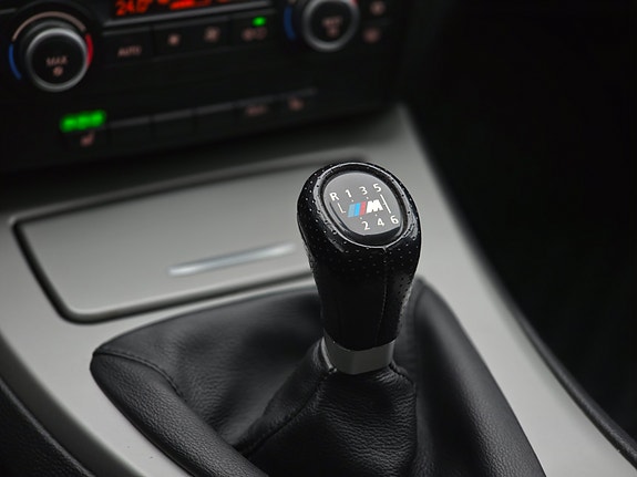 BMW 320i 7 of 12