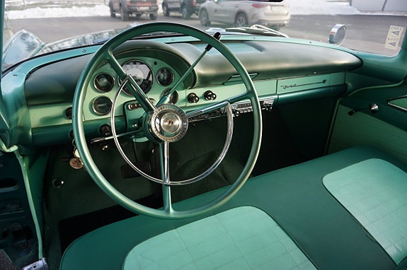 Ford Fairlane 16 of 21