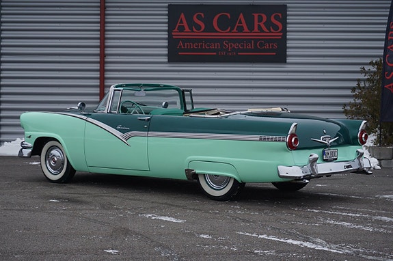 Ford Fairlane 7 of 21