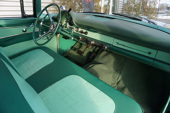 Ford Fairlane 18 of 21