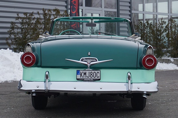 Ford Fairlane 12 of 21