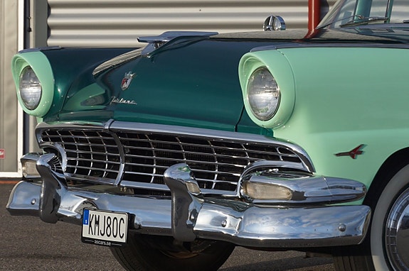 Ford Fairlane 9 of 21