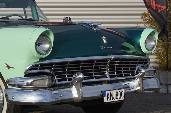 Ford Fairlane 10 of 21