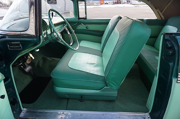 Ford Fairlane 14 of 21