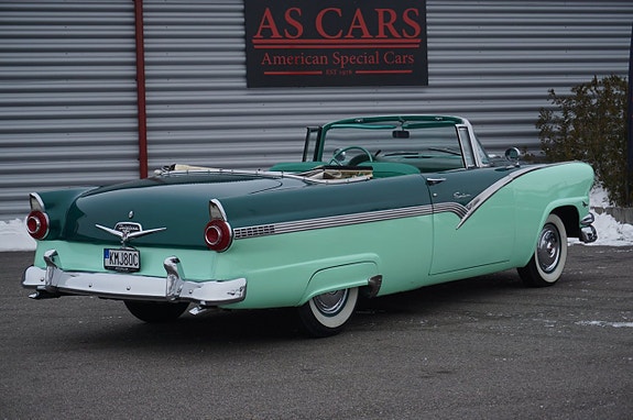 Ford Fairlane 8 of 21