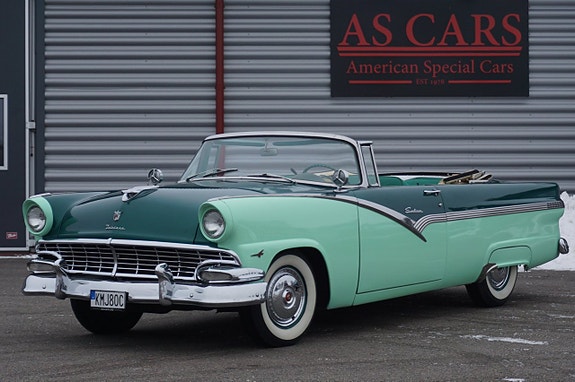 Ford Fairlane 6 of 21