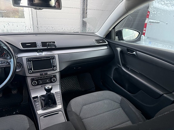Volkswagen Passat 11 of 13
