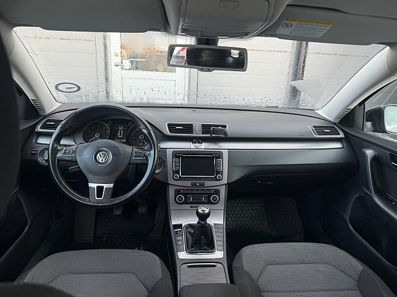 Volkswagen Passat 9 of 13