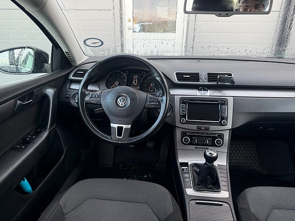 Volkswagen Passat 10 of 13