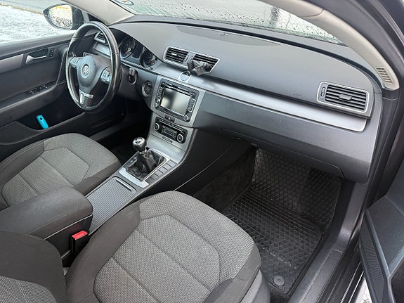 Volkswagen Passat 12 of 13
