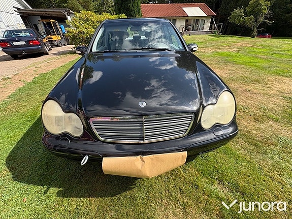 Mercedes-Benz C180 2 of 5