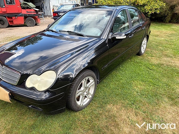 Mercedes-Benz C180 3 of 5