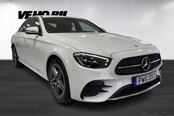 Mercedes-Benz E300 de 2 of 16