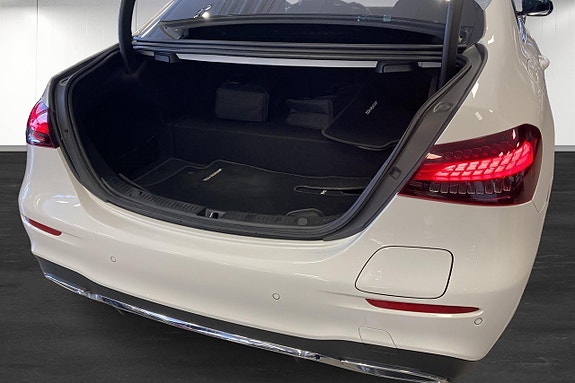 Mercedes-Benz E300 de 12 of 16