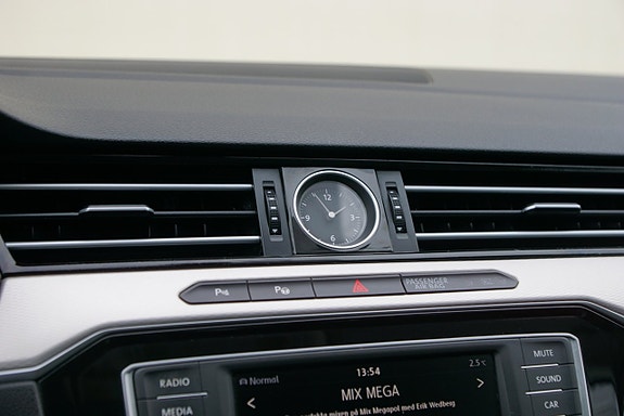 Volkswagen Passat Alltrack 23 of 26