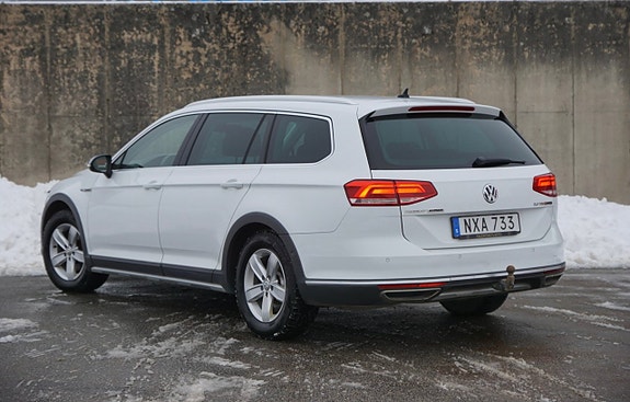 Volkswagen Passat Alltrack 4 of 26