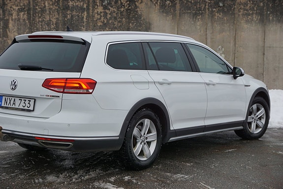 Volkswagen Passat Alltrack 12 of 26