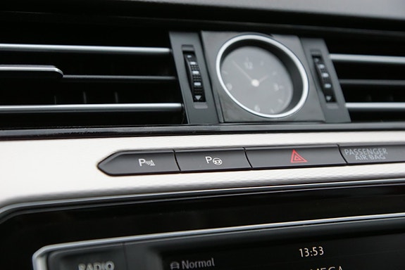 Volkswagen Passat Alltrack 24 of 26