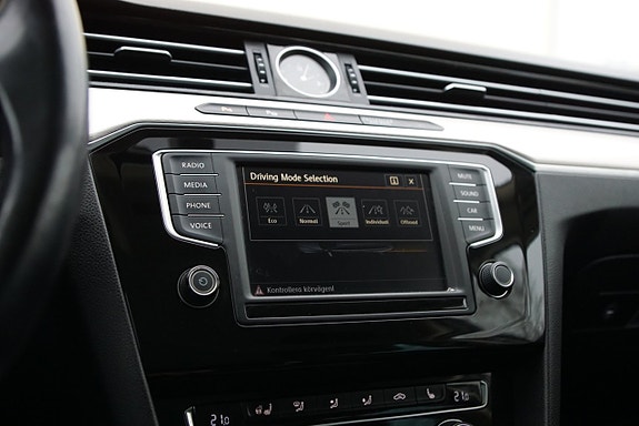 Volkswagen Passat Alltrack 21 of 26