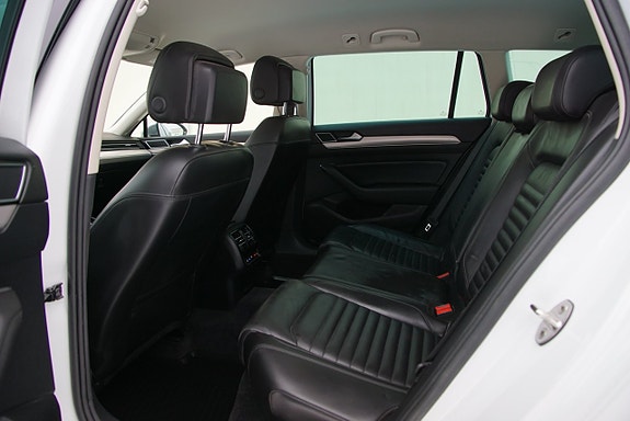 Volkswagen Passat Alltrack 16 of 26
