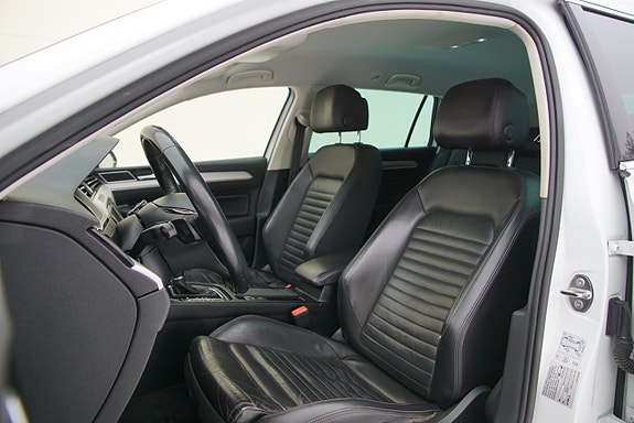 Volkswagen Passat Alltrack 18 of 26