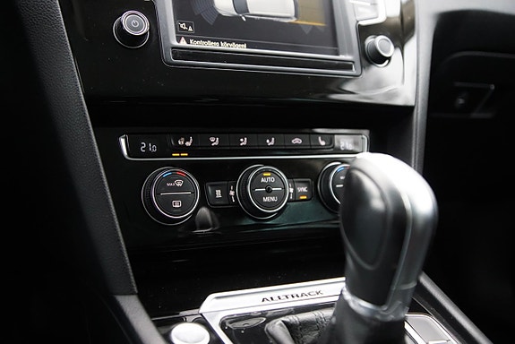 Volkswagen Passat Alltrack 25 of 26