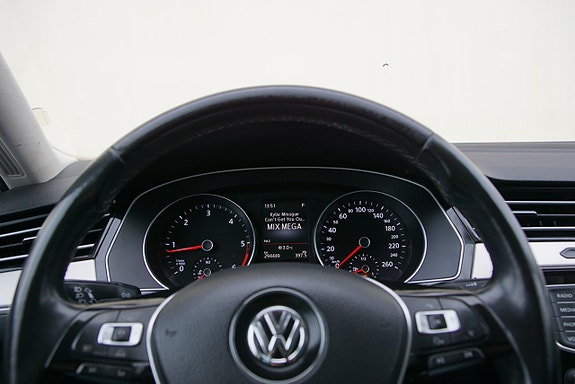 Volkswagen Passat Alltrack 14 of 26