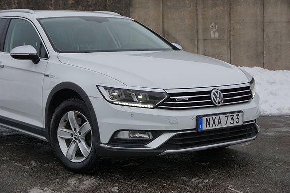 Volkswagen Passat Alltrack 2 of 26