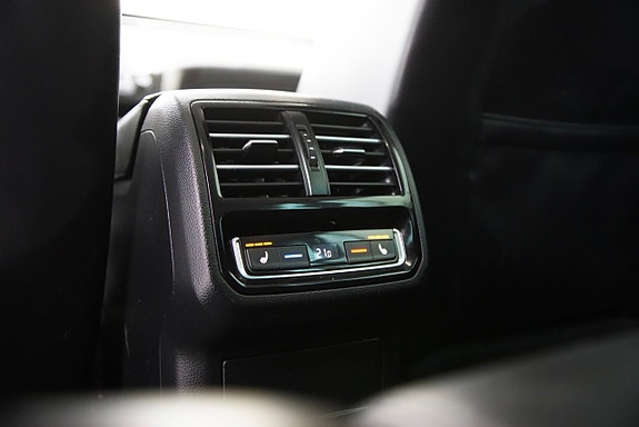 Volkswagen Passat Alltrack 17 of 26