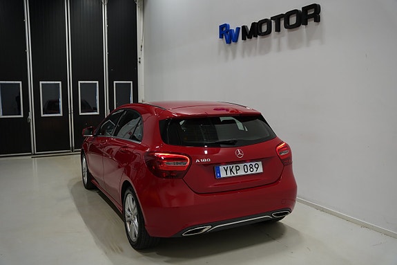 Mercedes-Benz A180 4 of 5