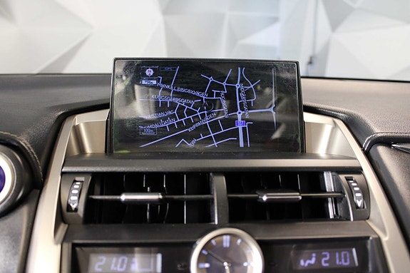 Lexus NX 300h 18 of 27