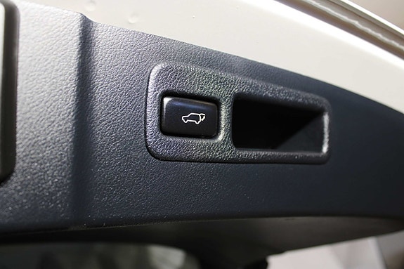 Lexus NX 300h 23 of 27