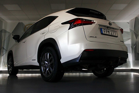 Lexus NX 300h 7 of 27