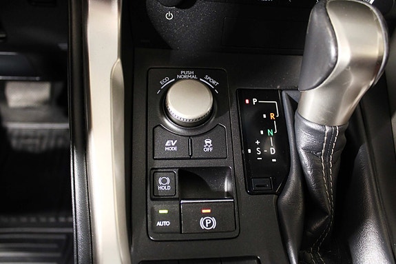 Lexus NX 300h 26 of 27